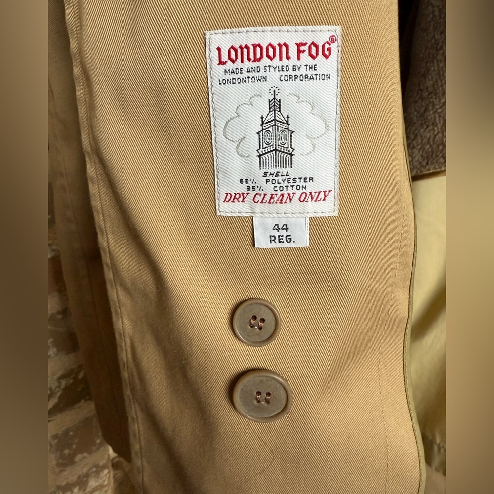 Vintage London Fog Tan Trench Coat Removable Zipped Lining Sz 44R Large - Picture 4 of 12